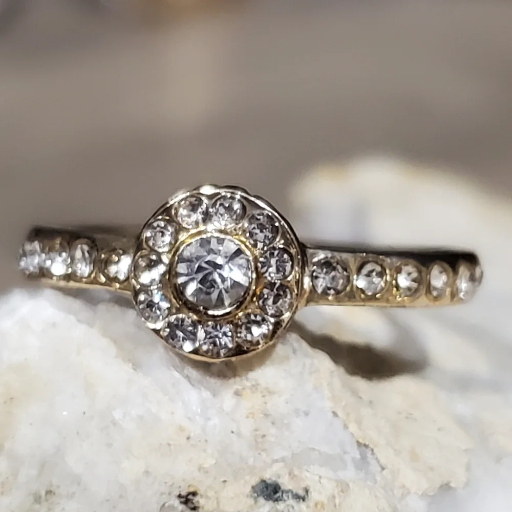 Rhinestone Halo Engagement Ring Pave Solitaire Crystals Goldtone Size 6 3/4 - Picture 4 of 8